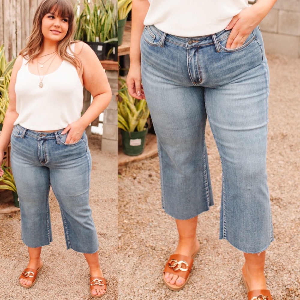 Judy Blue Relaxed Crop Mini Flare Jeans Distress Size 2XL